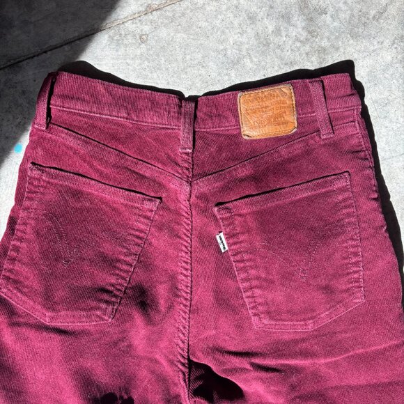 Levis Burgundy Courduroy Ribcage Straight cropped pant - Picture 3 of 7
